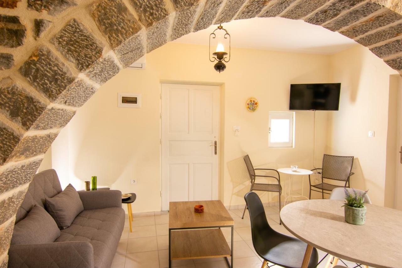 אלונדה Lilas Traditional Maisonette מראה חיצוני תמונה